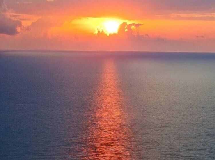 هتل Hills Kvariati