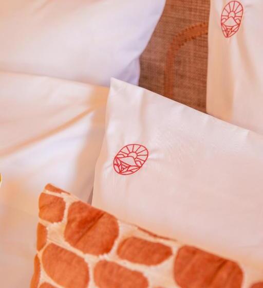 Отель Hôtel La Ménado