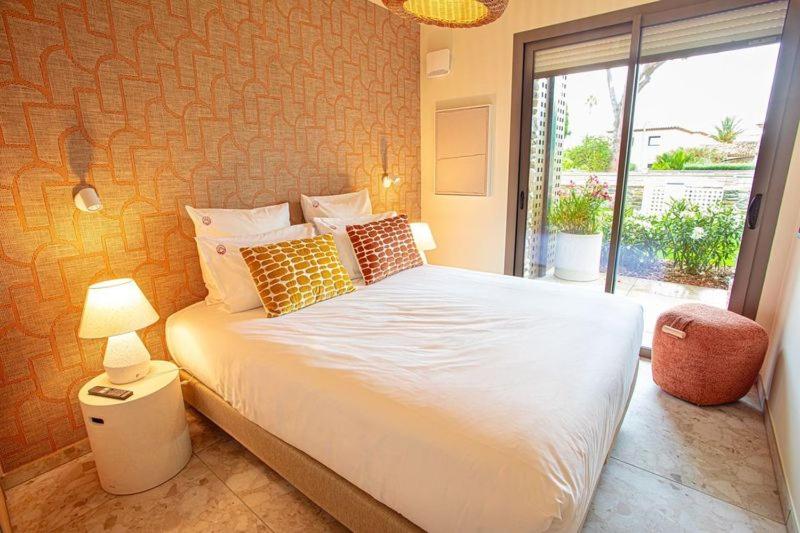 Отель Hôtel La Ménado