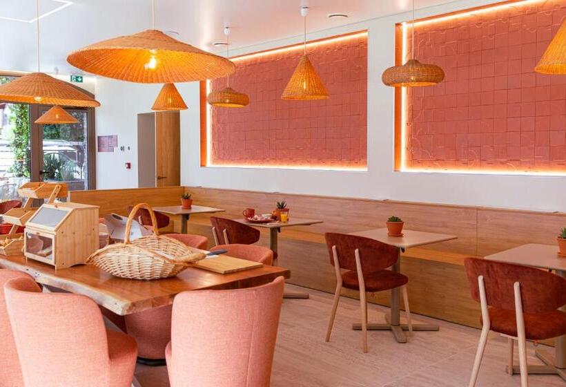 Отель Hôtel La Ménado