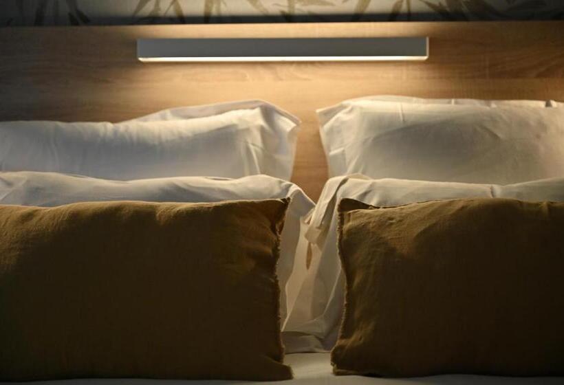 Отель Hôtel La Ménado