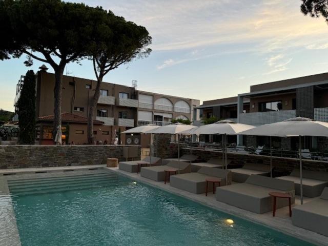 Отель Hôtel La Ménado