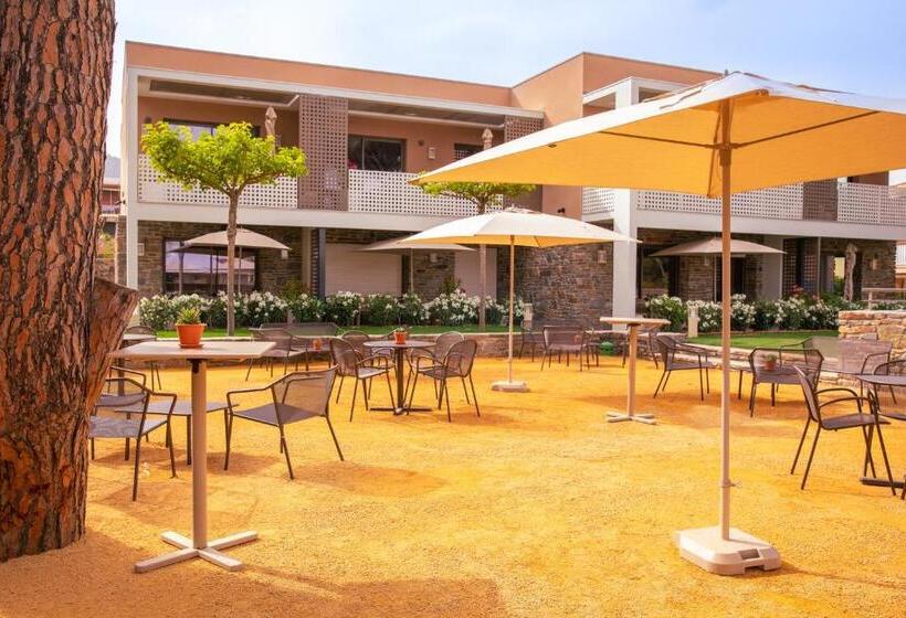 Отель Hôtel La Ménado