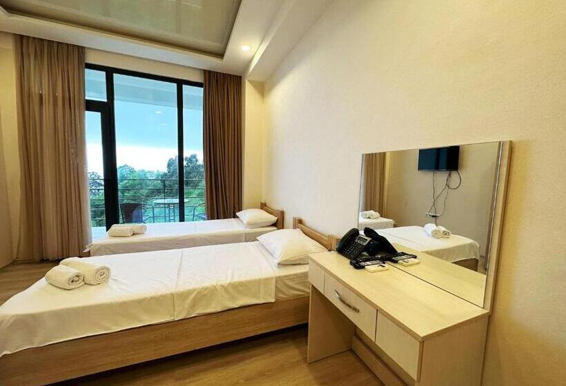 هتل Hills Kvariati