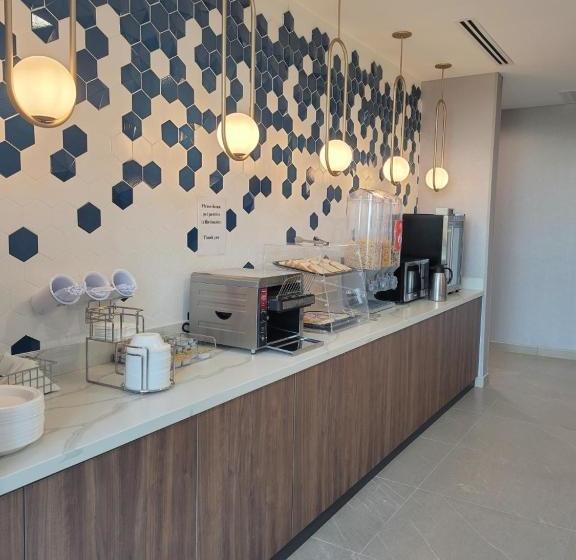 Отель La Quinta Inn & Suites By Wyndham Terrell