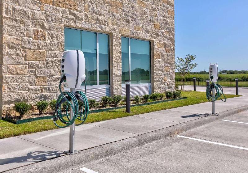 Отель La Quinta Inn & Suites By Wyndham Terrell