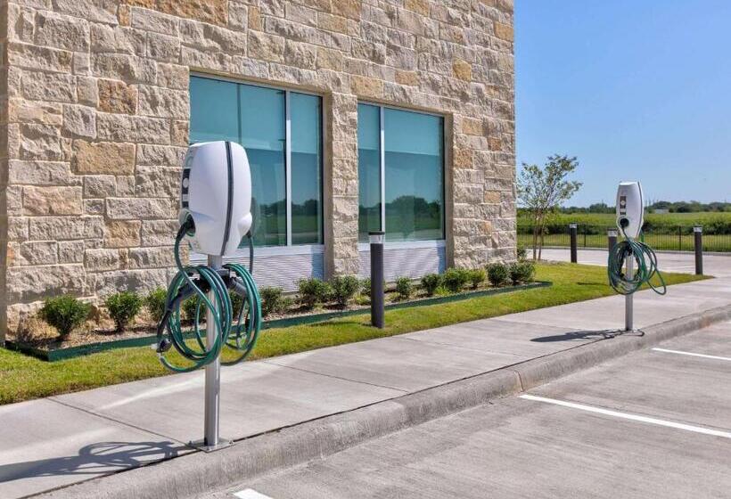 Отель La Quinta Inn & Suites By Wyndham Terrell