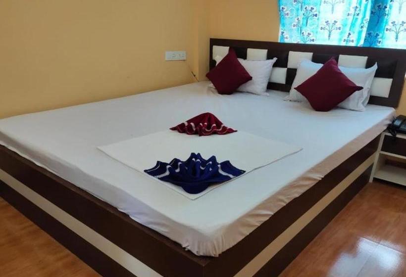 Отель Oyo 80652 Grand Mandarmoni