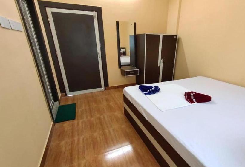 Отель Oyo 80652 Grand Mandarmoni