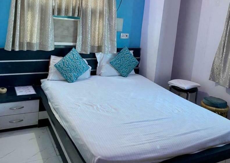 فندق R P Palace By Wb S