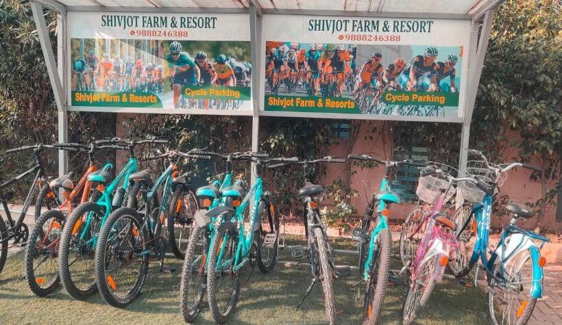 호텔 Shivjot Farm & Resort Panchkula