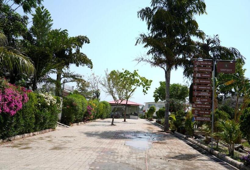 호텔 Shivjot Farm & Resort Panchkula