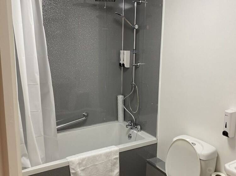 בית מלון כפרי The Grand Harbour