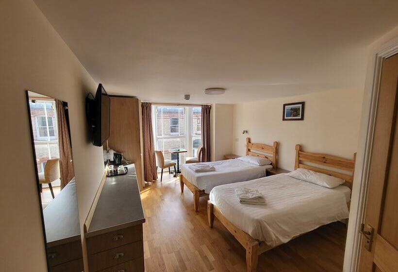 בית מלון כפרי The Grand Harbour