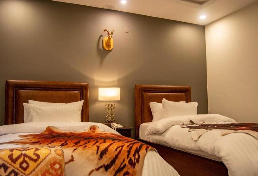 Hotel The Roomy Lodge, Murree