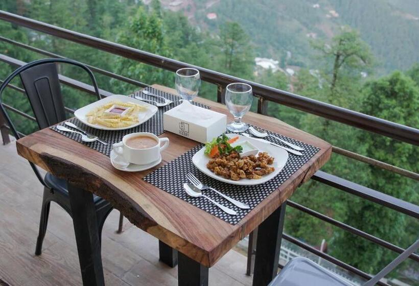 Hotel The Roomy Lodge, Murree
