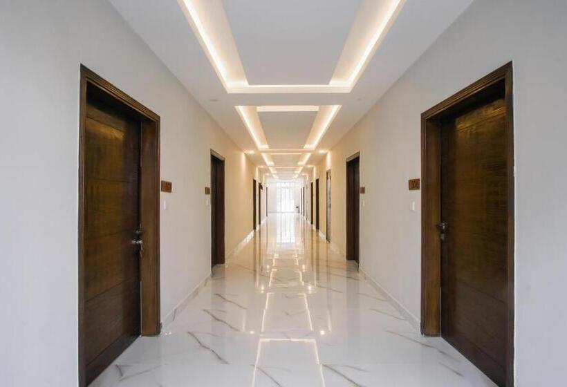 Hotel The Roomy Lodge, Murree