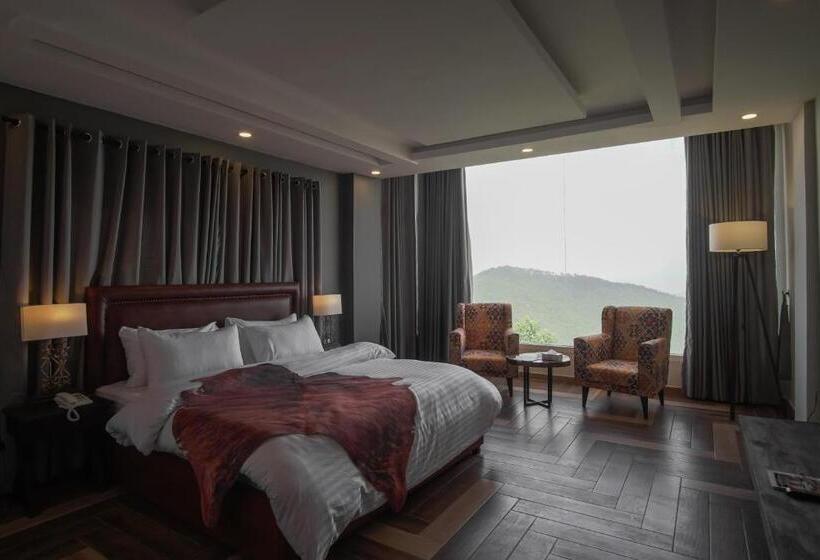 Hotel The Roomy Lodge, Murree