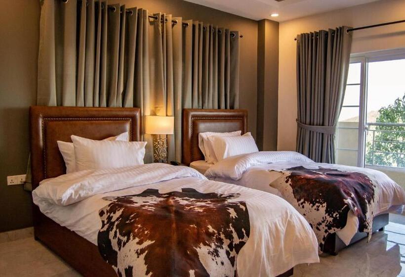 Hotel The Roomy Lodge, Murree