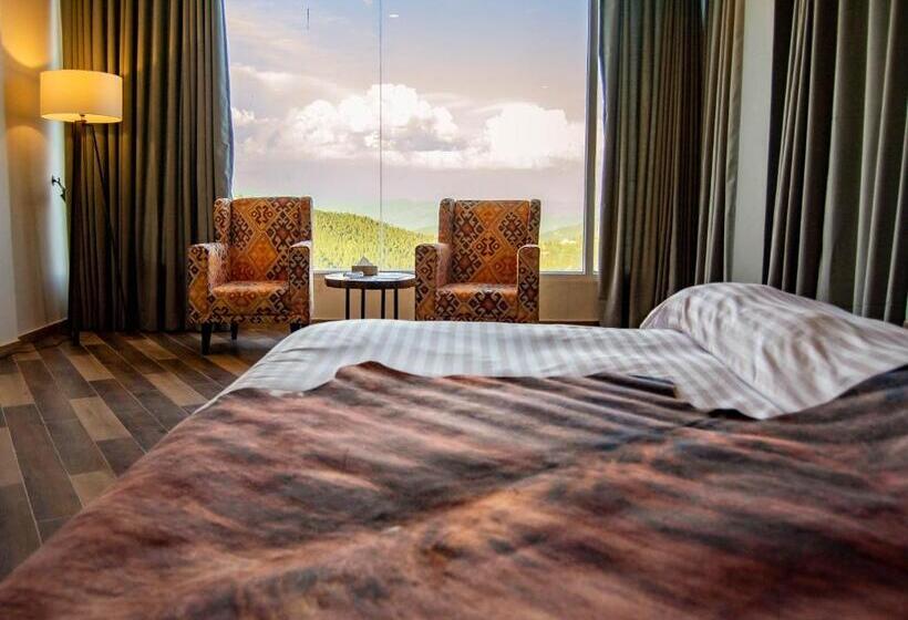 Hotel The Roomy Lodge, Murree