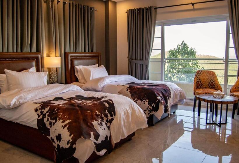 Hotel The Roomy Lodge, Murree