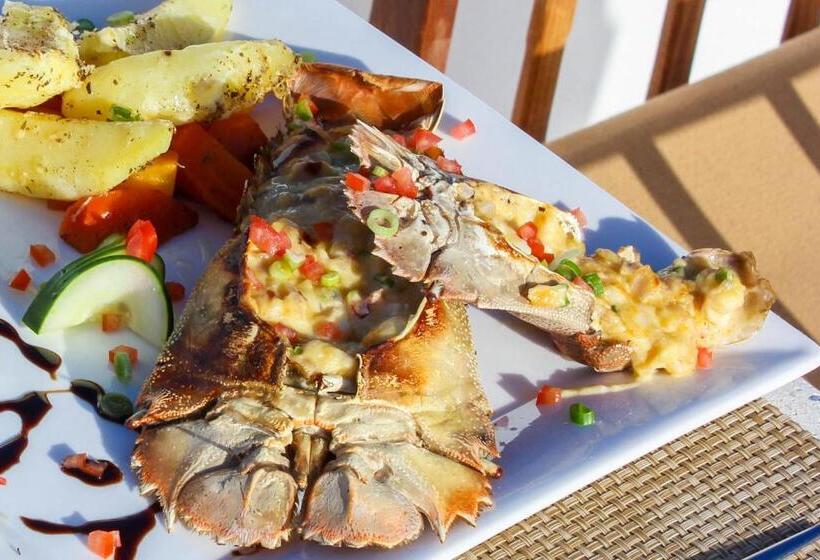 リゾートホテル Paje White House