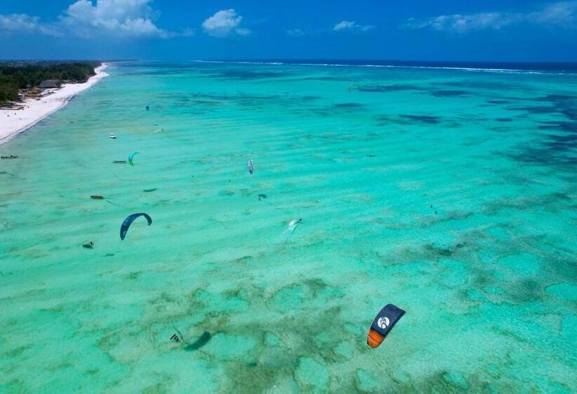 リゾートホテル Paje White House