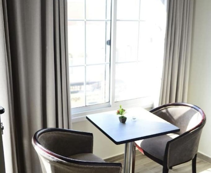 تختخواب و صبحانه Moses Residence