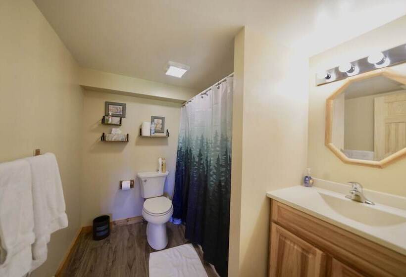 Flat Fish Lodge B&b And Event Center