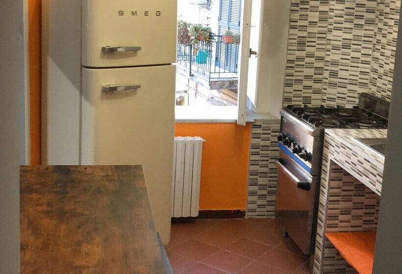 H Hostel Friendly Accommodation