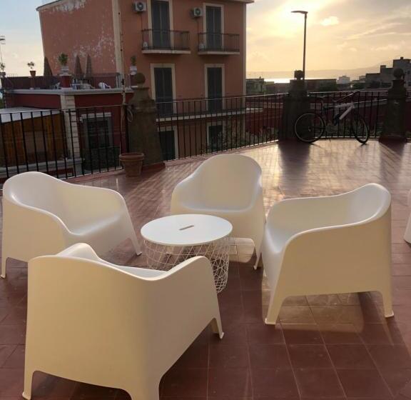 H Hostel Friendly Accommodation