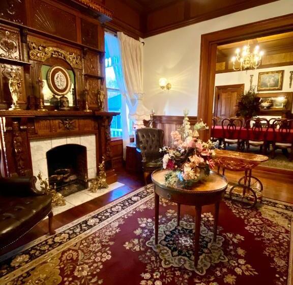 Hogan House Bed And Breakfast At Rose Hill