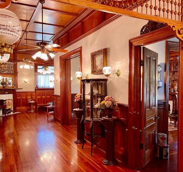 Hogan House Bed And Breakfast At Rose Hill