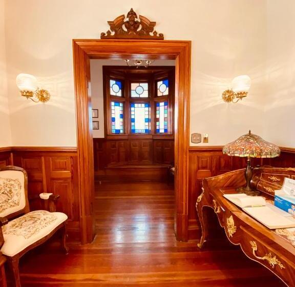 Hogan House Bed And Breakfast At Rose Hill