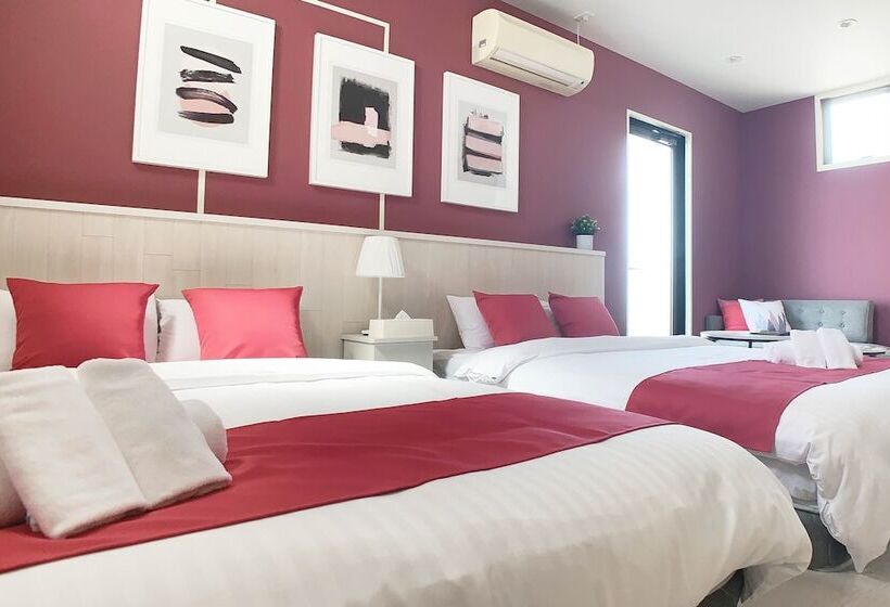 Bar & Hotel Colors Miyajima