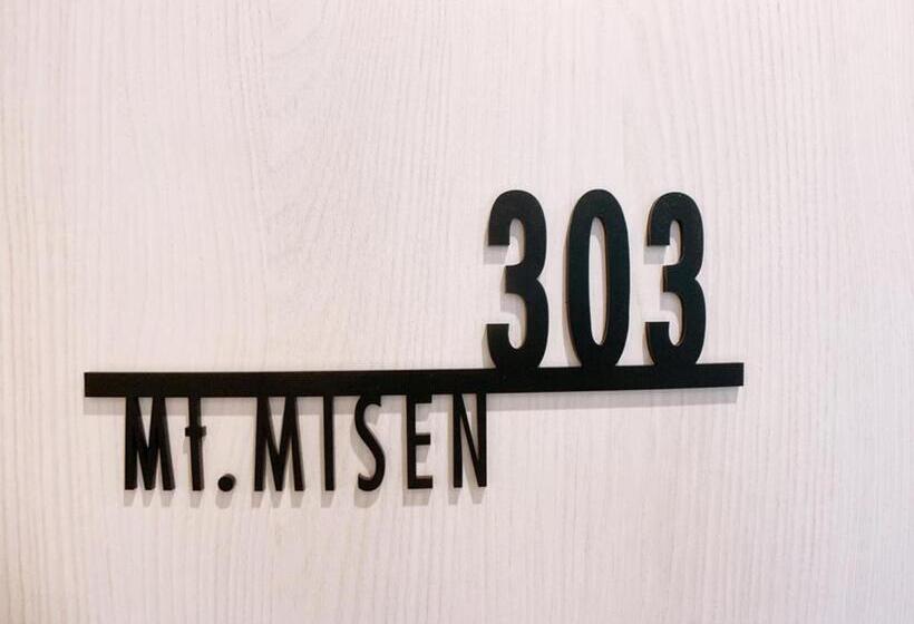 Bar & Hotel Colors Miyajima