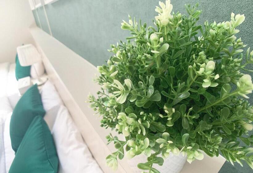 Bar & Hotel Colors Miyajima