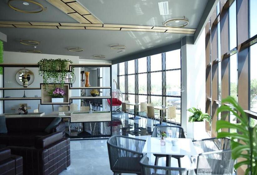 בית מלון כפרי Fjortes Palace