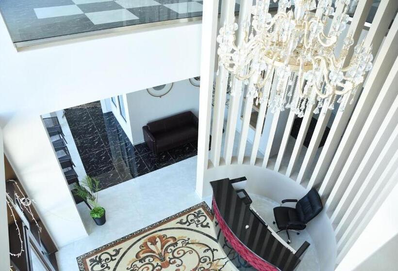 בית מלון כפרי Fjortes Palace