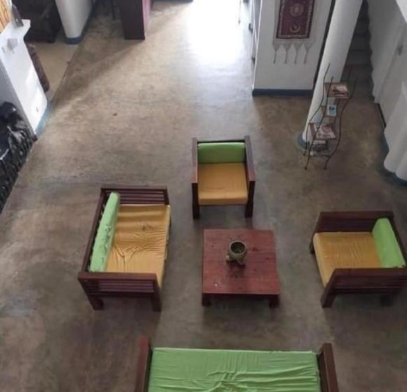 Отель Kandy Lake Layathraa