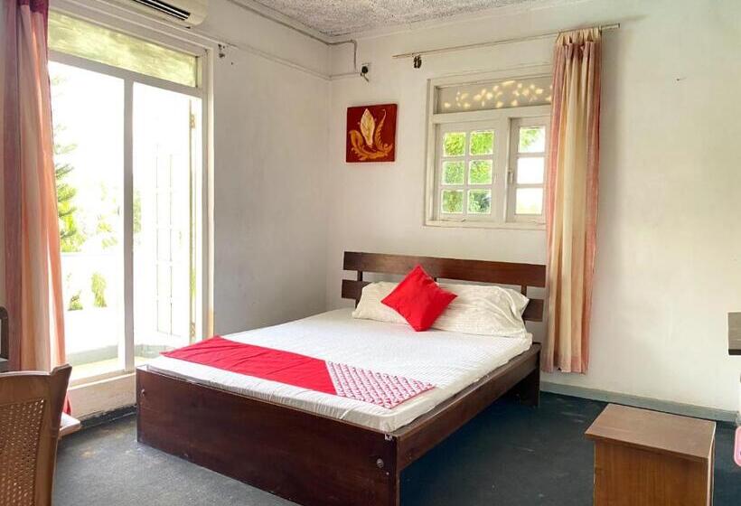 Отель Kandy Lake Layathraa