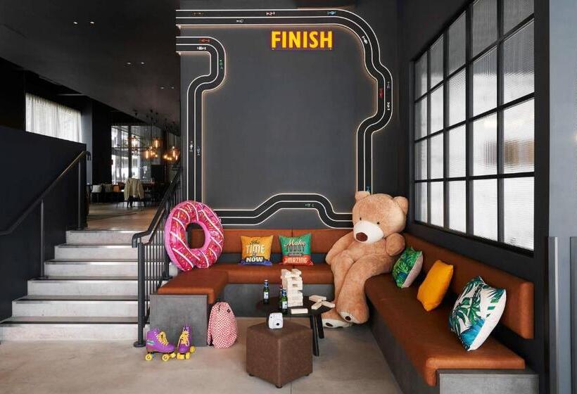 בית מלון כפרי Moxy Milton Keynes