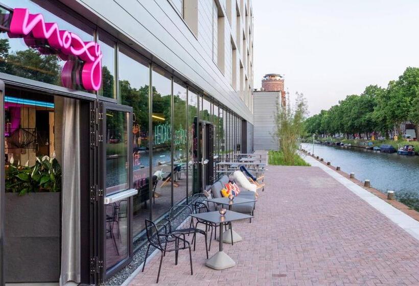 Отель Moxy Utrecht