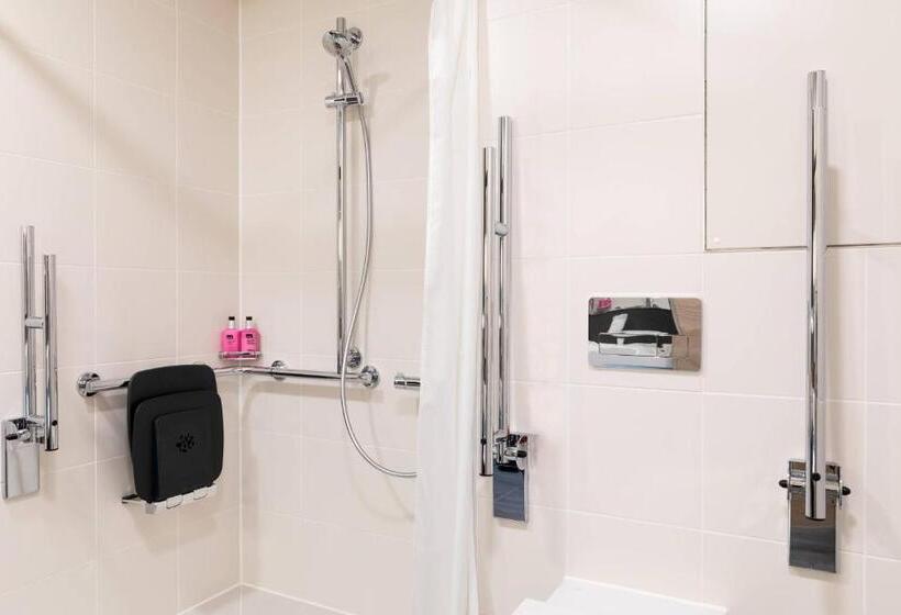 Отель Moxy Utrecht