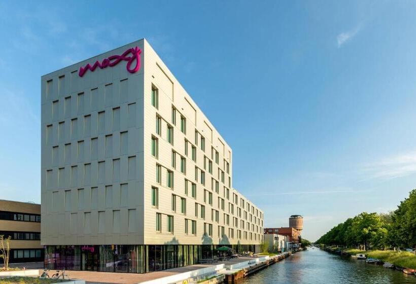 Отель Moxy Utrecht