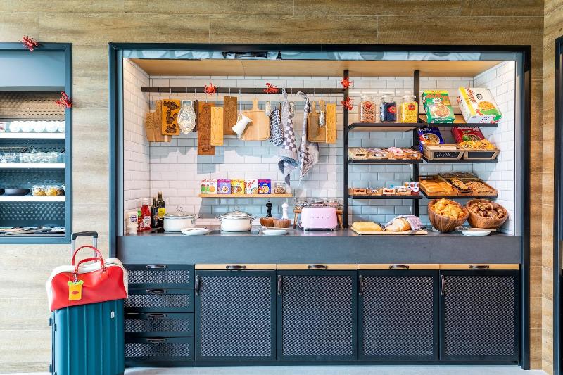 Отель Moxy Utrecht