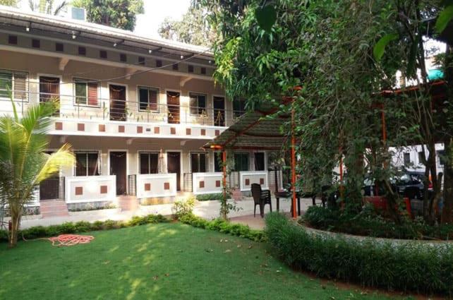 בית מלון כפרי Patel Cottage Beach Road Alibag