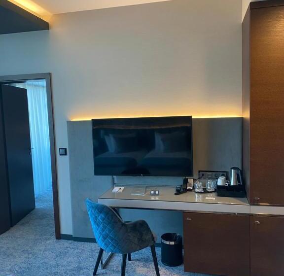 Tisia Hotel & Spa