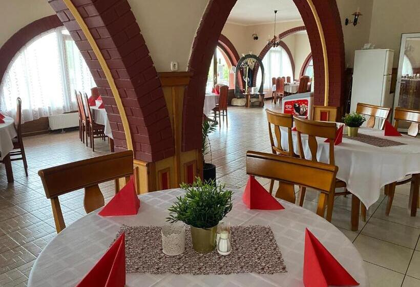 汽车旅馆  Muskátli Panzió és étterem