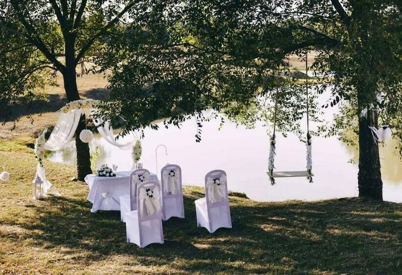 汽车旅馆  Muskátli Panzió és étterem